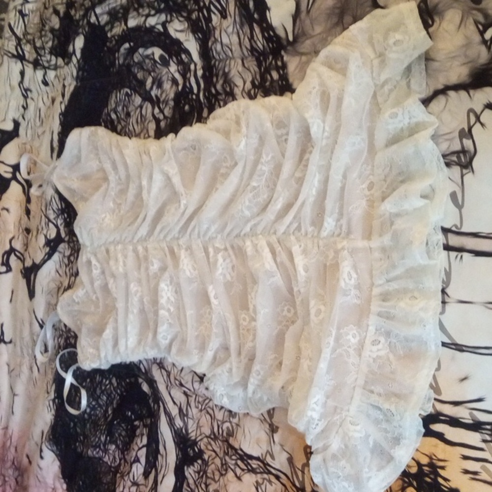 Windsor Ivory Lace Ruched Dress - Picture 3 of 8